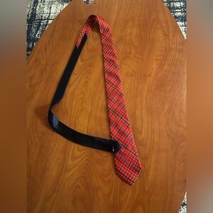 Classic Red Plaid Men's Tie - Stylish Patterned Neckwear